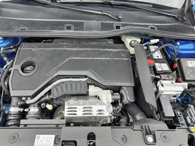 Peugeot 208 hybrid 110 e-dcs6 — photo 32
