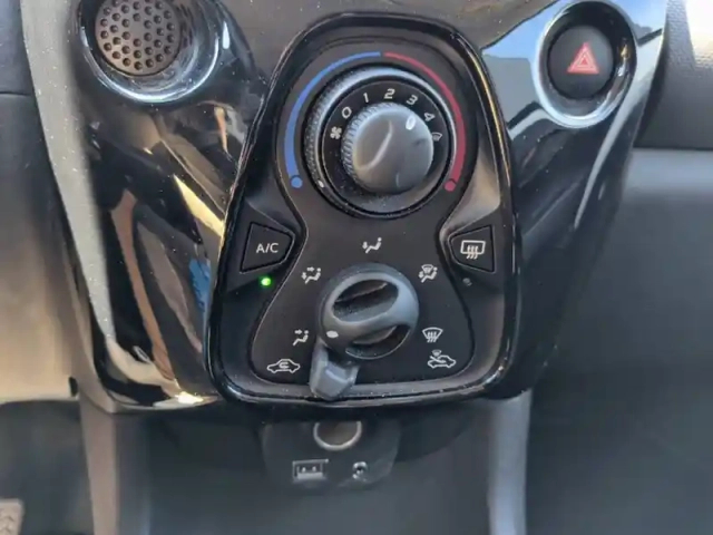 Peugeot 108 vti 72ch bvm5 — photo 36