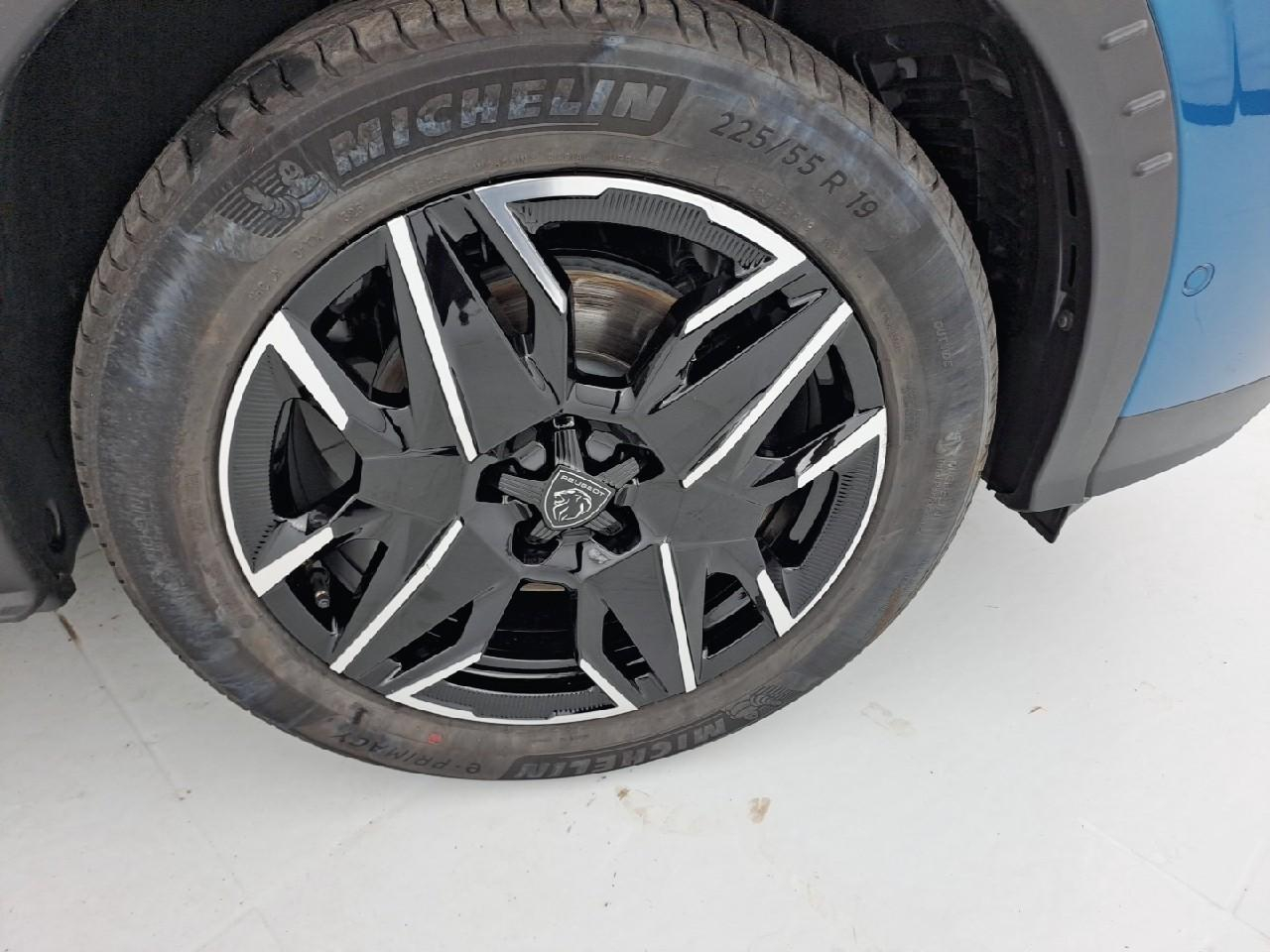Peugeot 5008 hybrid 145 ch e-dcs6 allure — photo 17