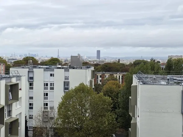 STUDIO DERNIER ETAGE 32M2 DE TERRASSE 5MIN DU METRO