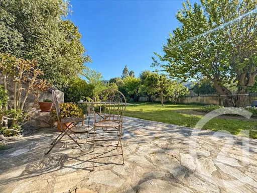 Maison 9 pièces 320 m²