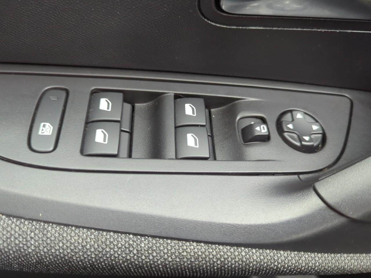 Peugeot 2008 puretech 130 s&s eat8 style — photo 22
