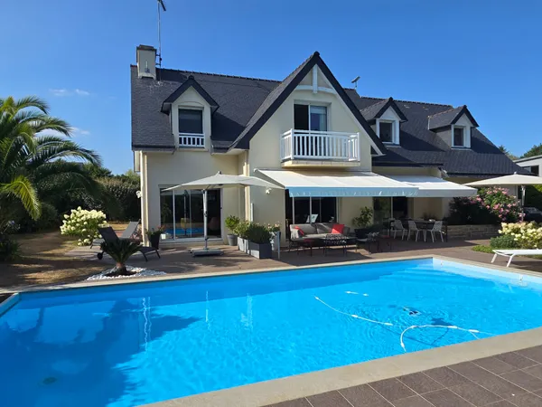 Fouesnant, Beg-Meil, très jolie contemporaine de 205 m² environ, bourg et plages à pied !