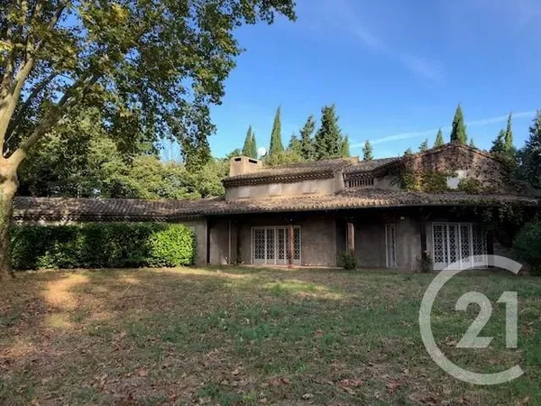 Maison 8 pièces 246 m²