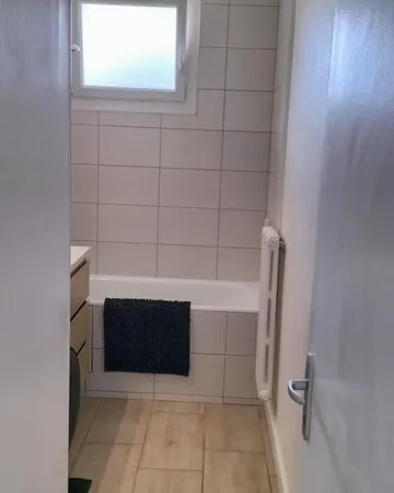Chambre meublée en colocation