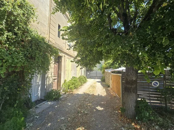 Maison de village avec 2 appartements ? Grans