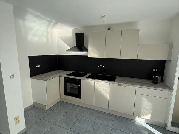 ⭐ COLMAR - 3 PIÈCES RÉNOVÉ - TERRASSE 13 m² - 2 PARKINGS - CUISINE EQUIPEE NEUVE