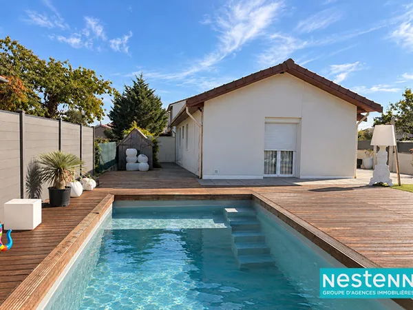 MEYZIEU - MAISON DE PLAIN-PIED DE 106 M² AVEC PISCINE CHAUFFÉE