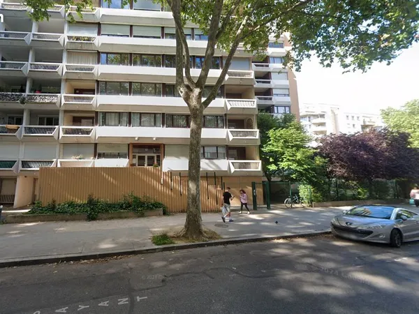 Garage fermé sécurisé en sous-sol à Part Dieu