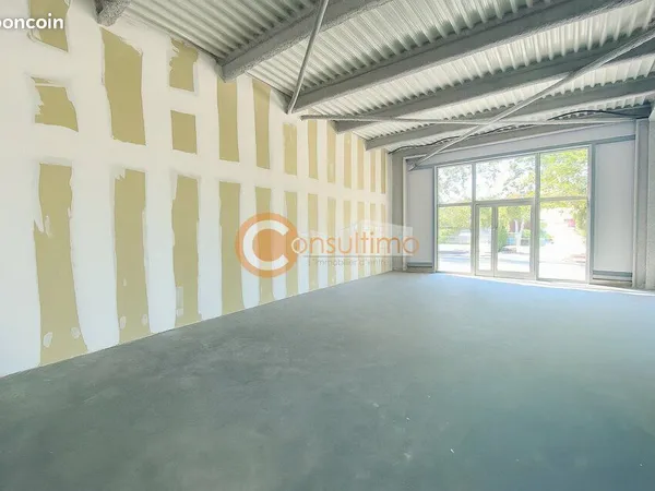 Local commercial 104 m² CARBON BLANC