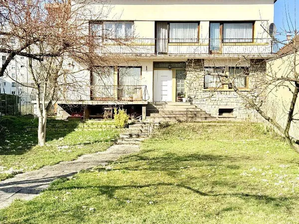 Maison 10 pièces 240 m²