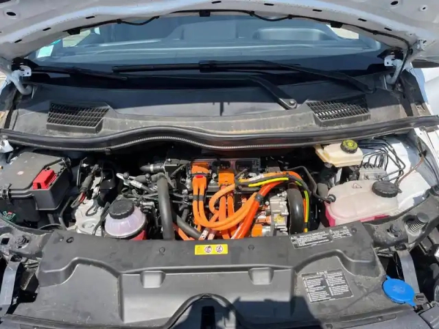 Mercedes Vito e 112 fourgon long