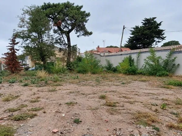 Terrain 649 m²
