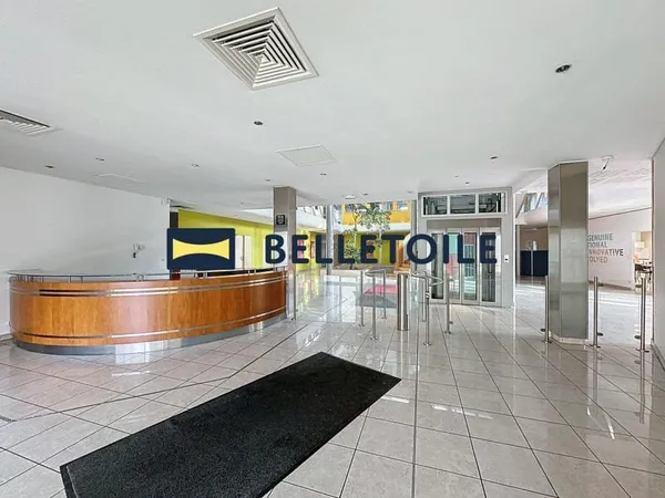 BELLETOILE IMMOBILIER : Immeuble de bureaux indépendant de 2450m² à louer avec jardin d'environ 1000