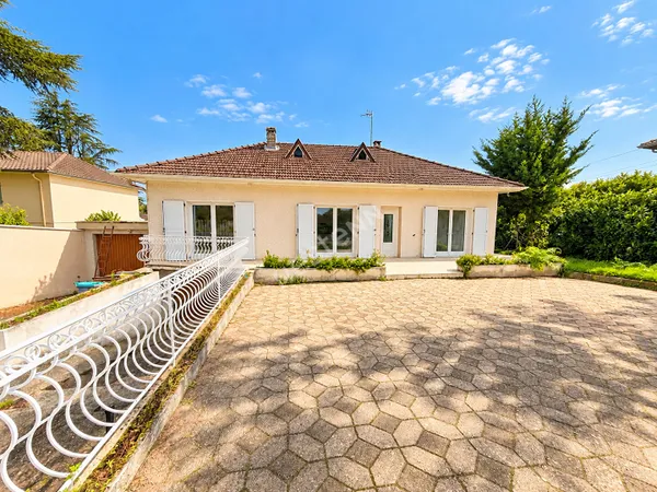 Maison 5 pièces - Sous sol complet - Terrain de 865 m²