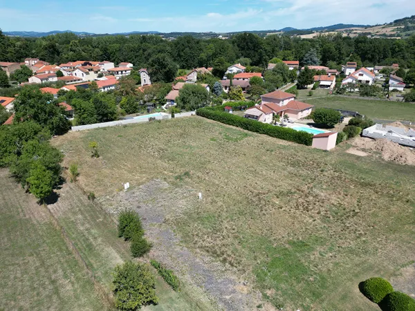 Terrain 988 m²