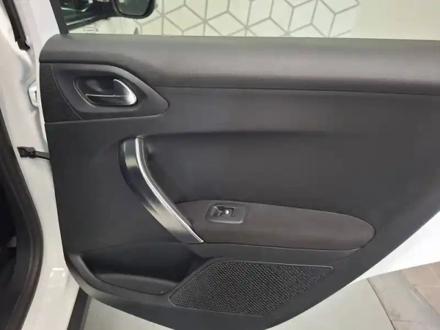 Peugeot 2008 1.2 puretech 110ch s&amp;s bvm5 — photo 23