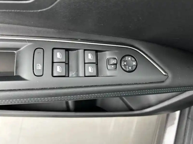 Peugeot 3008 hybrid 225 e-eat8 — photo 50
