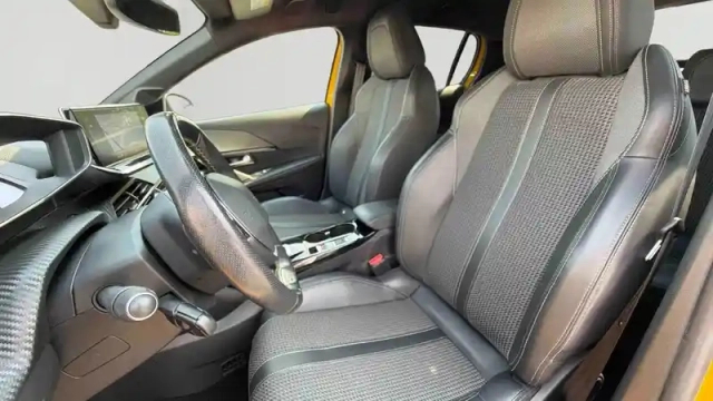 Peugeot 208 electrique 50 kwh 136ch — photo 12