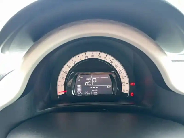 Renault Twingo iii e-tech — photo 17