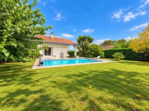 Maison de 165 m² avec jardin et piscine
