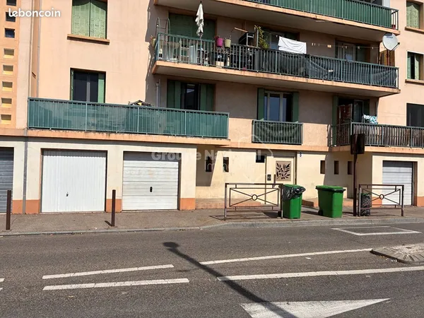 Parking/box 1 pièce 10 m²
