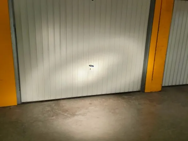 Garage Parking Box fermé et sécurisé