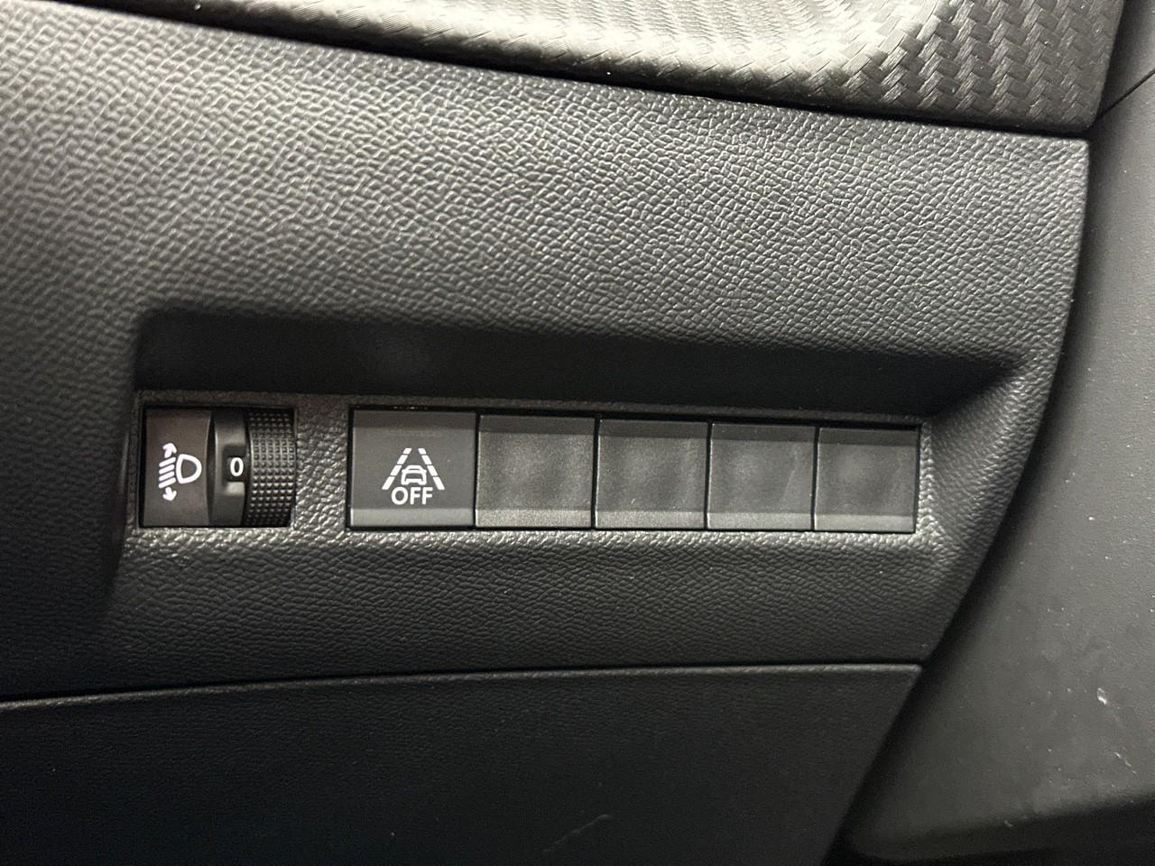 Peugeot 2008 puretech 130 s&s eat8 allure — photo 16