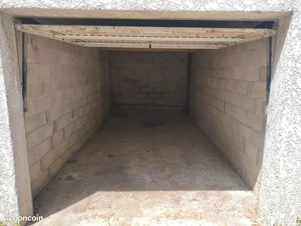 Garage à louer sur bagnols sur céze