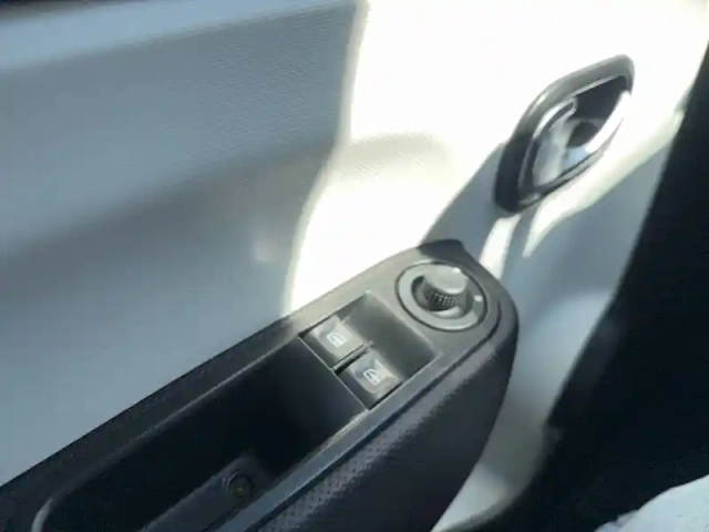 Renault Twingo iii e-tech — photo 30