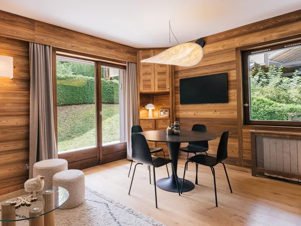 Rochebrune, Appartement rénové en rez-de-jardin, dans petit r?