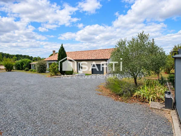 Villa de plain-pied, garage, piscine et vue sur les vignes