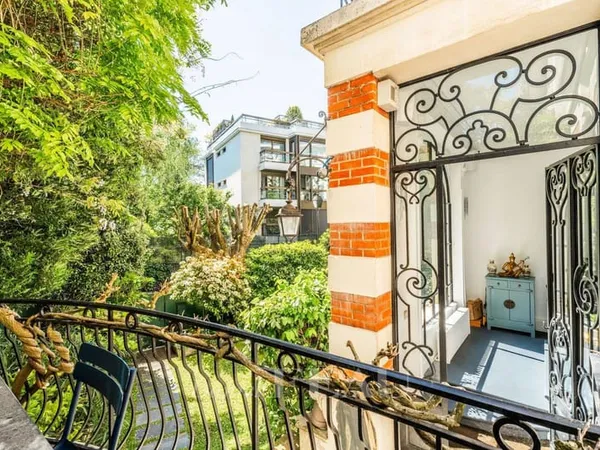 Appartement 8 pièces 236 m²