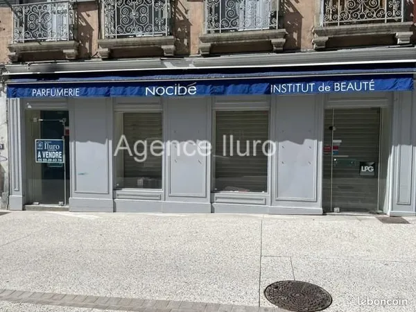 Local commercial 140 m²