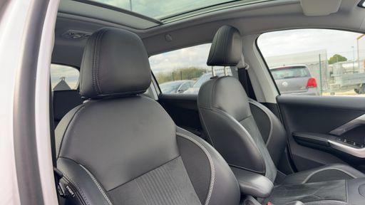 Peugeot 2008 1.2 PureTech 110 EAT6 - Crossway – 2017 – 121979 km – Essence – Boîte Automatique — photo 7