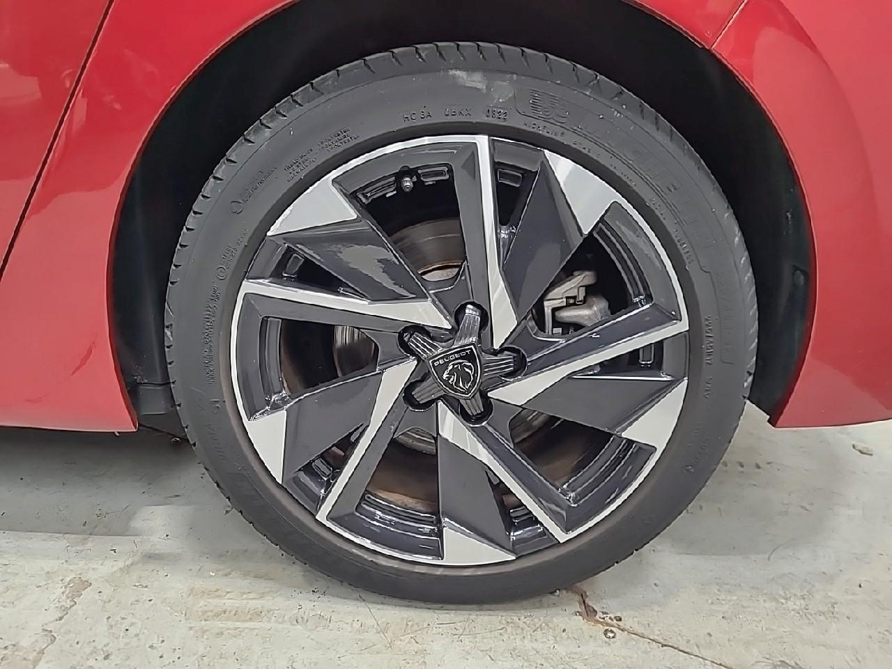 Peugeot 308 phev 180 e-eat8 allure pack — photo 16