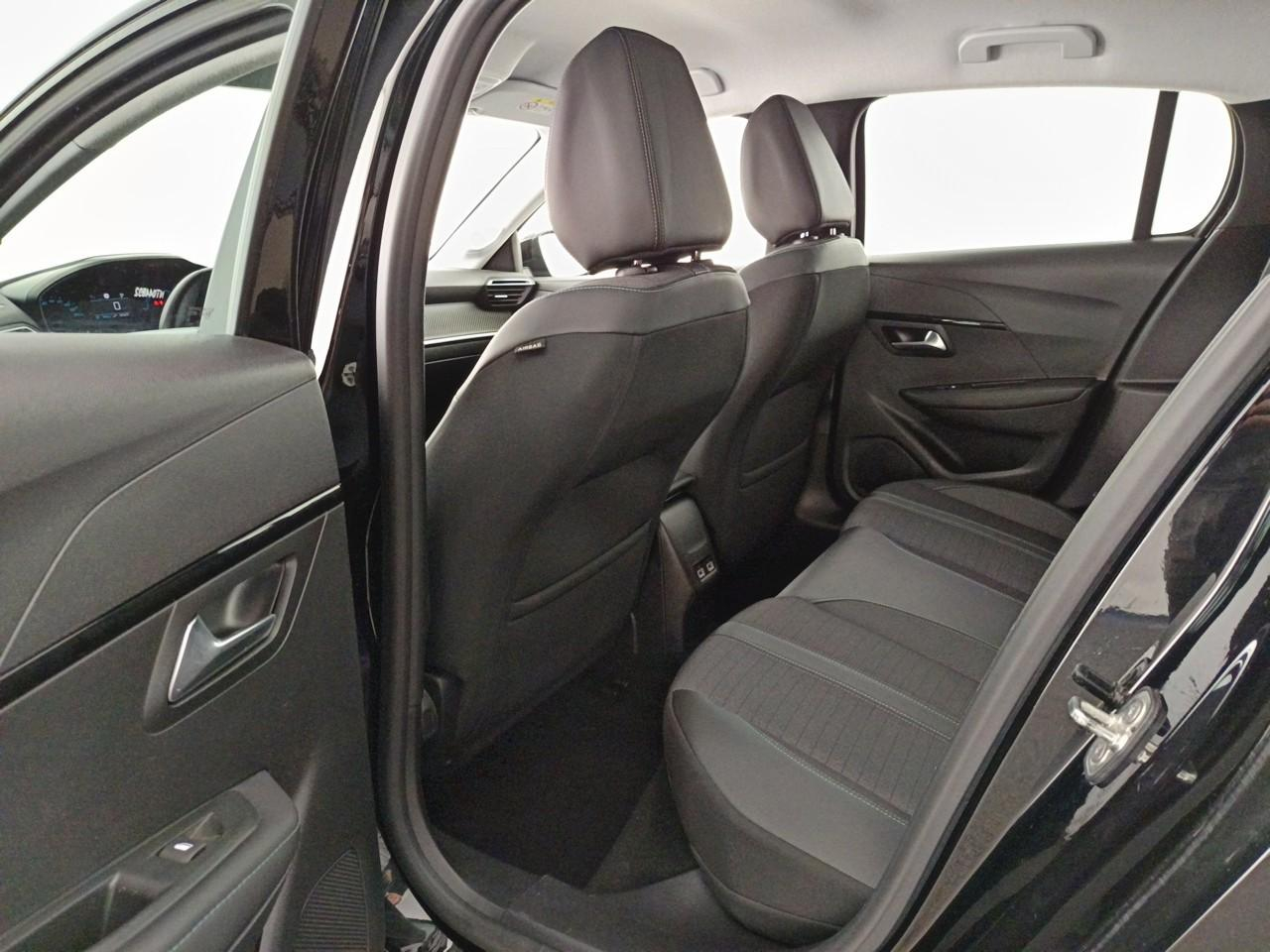 Peugeot 208 electrique 50 kwh 136ch allure — photo 17