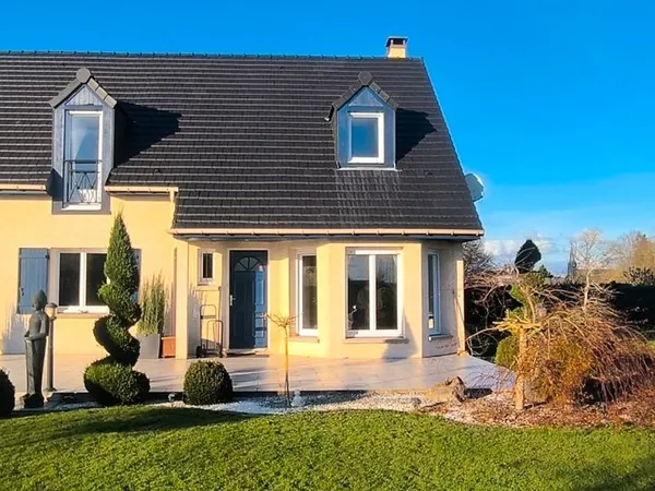 Maison contemporaine climatisee avec piscine intérieure chauffée