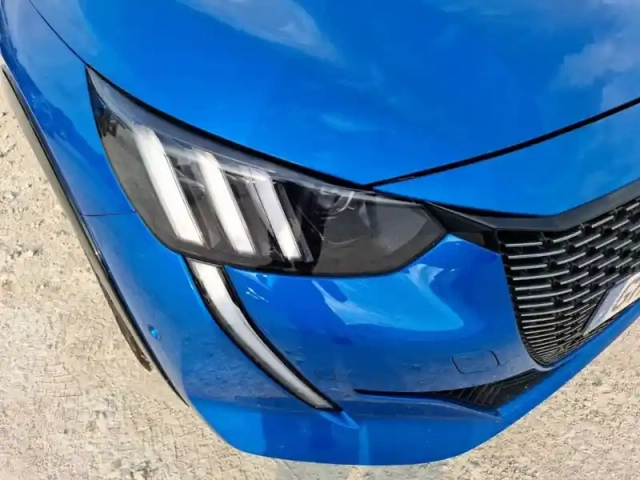 Peugeot 208 puretech 100 s&amp;s eat8 — photo 16