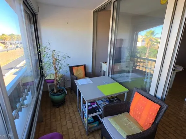LE CAP D'AGDE Bas des falaises, grand T2 avec loggia vitrée