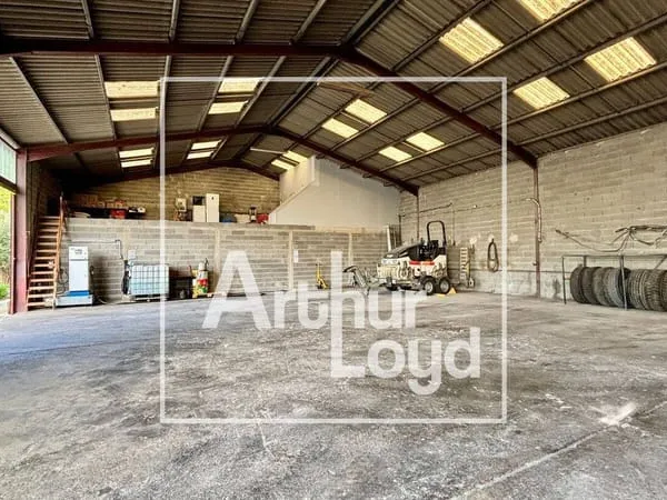 Local d'activité 581 m²