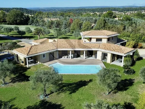 Villa 6 pièces 225 m²