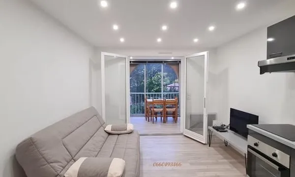 Frédéric ALLIOT vous présente ce studio d'environ 28 m2 idéalement placé à Saint-Aygulf
