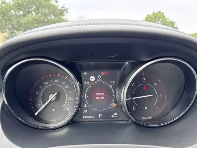 Jaguar E-Pace 2.0 d - 150 ch awd bva — photo 23
