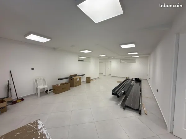 Bureau 150 m²