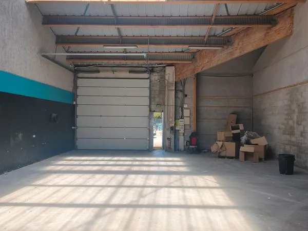 Vend/loue entrepôt commercial 520 m²