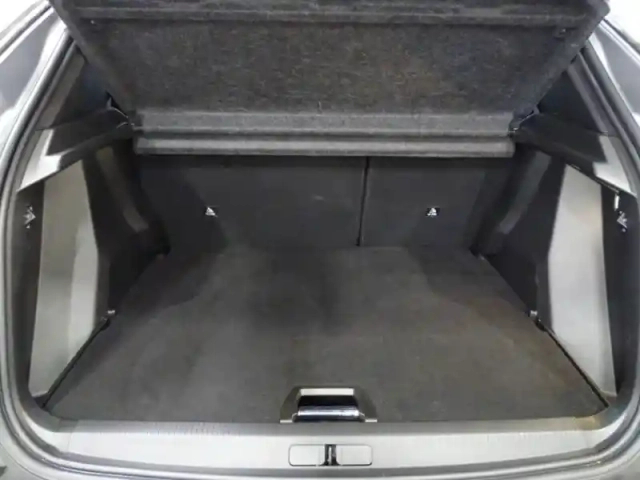 Peugeot 2008 1.2 puretech 100ch s&amp;s allure — photo 6
