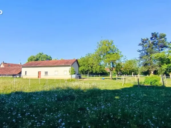 Maison avec boxes pour chevaux