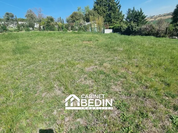 Terrain 900 m²