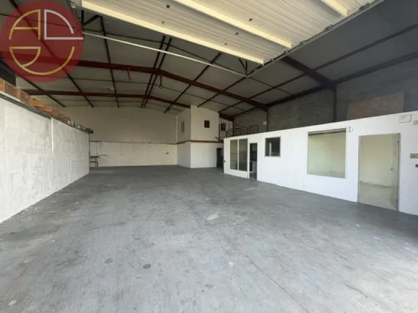 Entrepôt 360 m²
